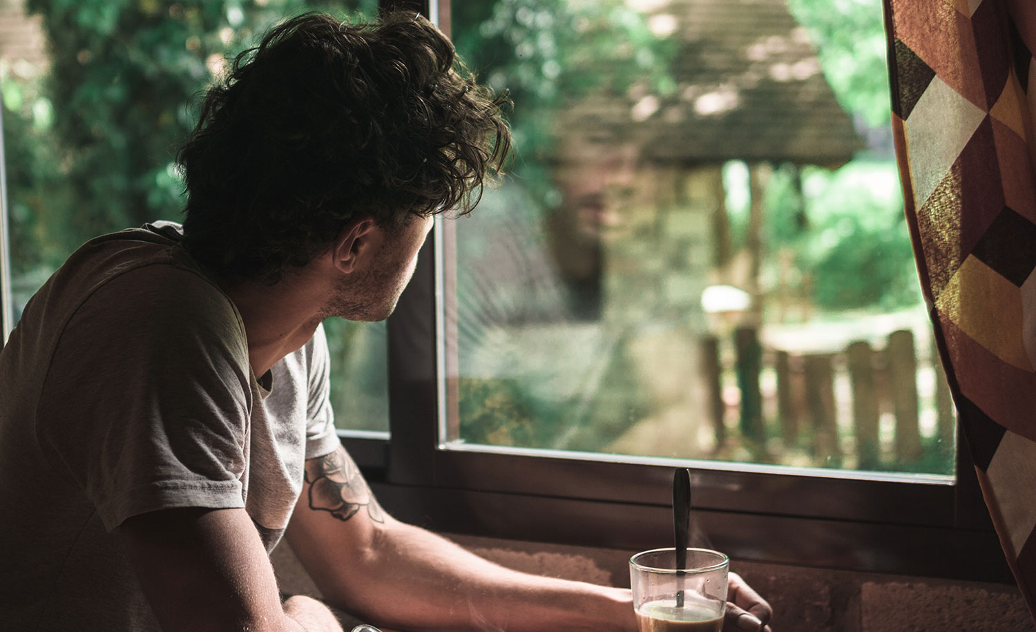 An introvert feels lonely