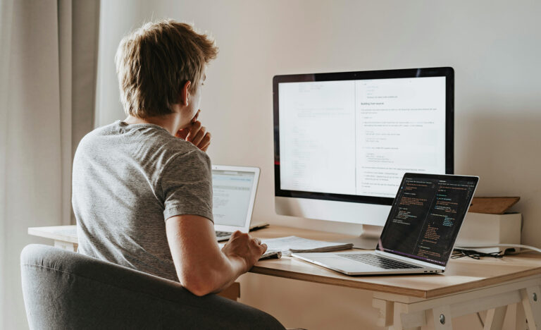 An introvert works online