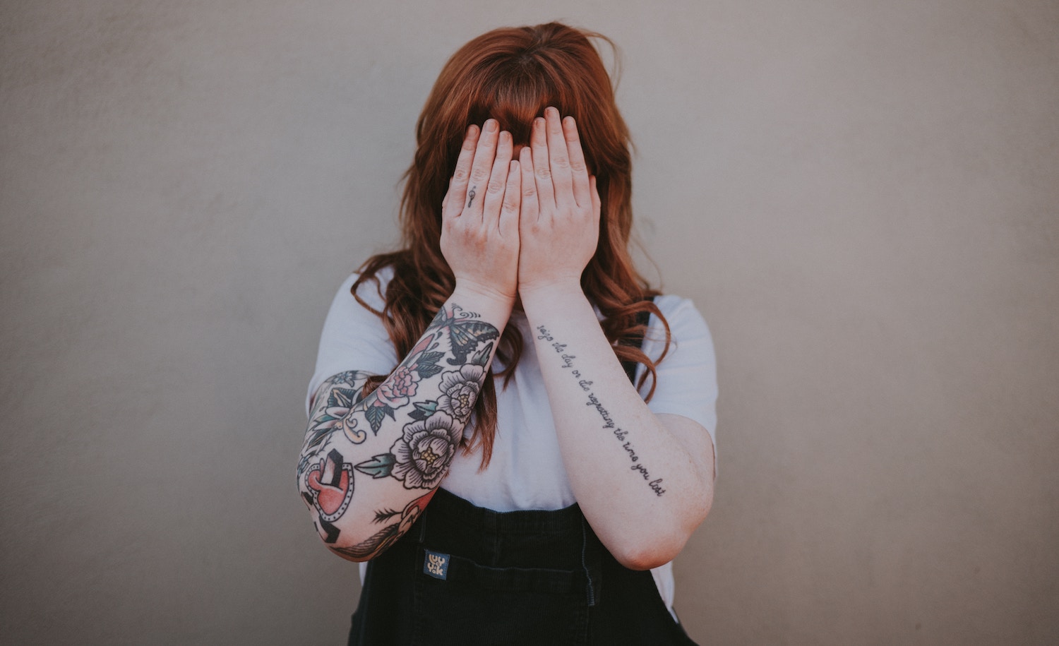 An introvert feels stressed.