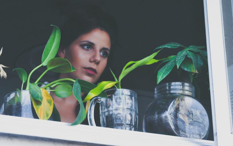 I Wish I Hadn’t Let Fear Stop Me From Making Friends as an Introvert