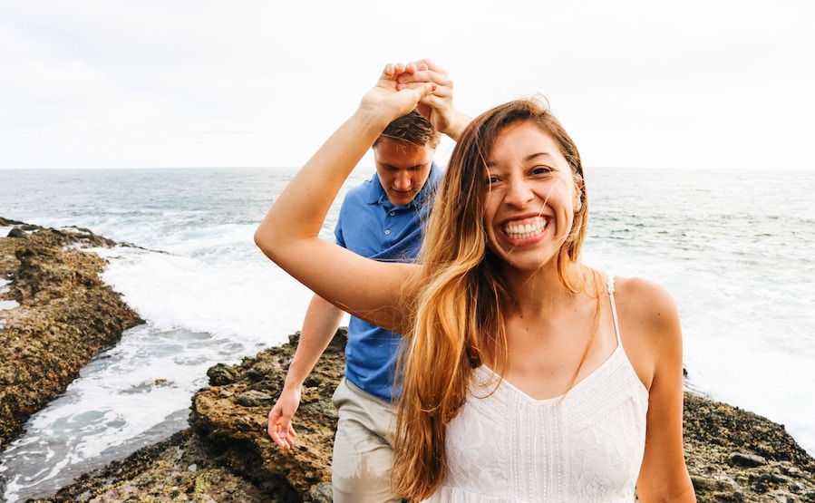 A woman dating an introverted man
